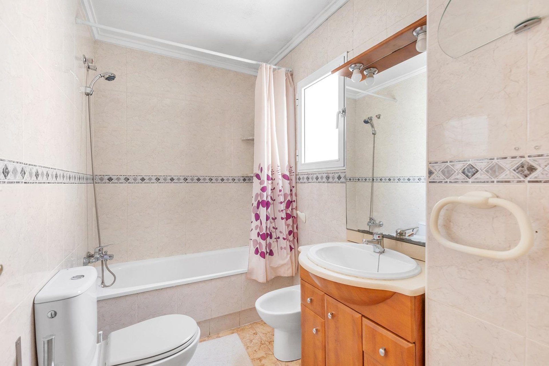 Resale - Apartament / Duplex - Torrevieja - Estacion de autobuses