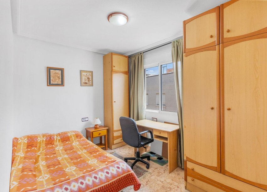 Resale - Apartament / Duplex - Torrevieja - Estacion de autobuses