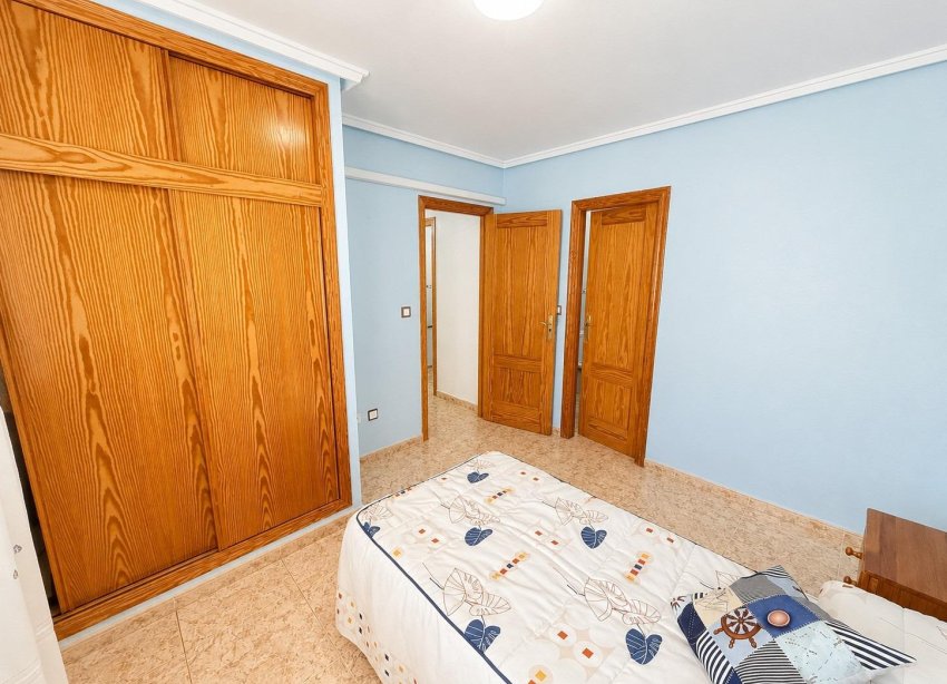 Resale - Apartament / Duplex - Torrevieja - Estacion de autobuses