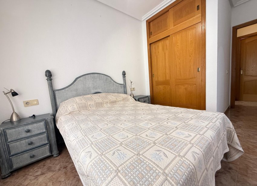Resale - Apartament / Duplex - Torrevieja - Estacion de autobuses