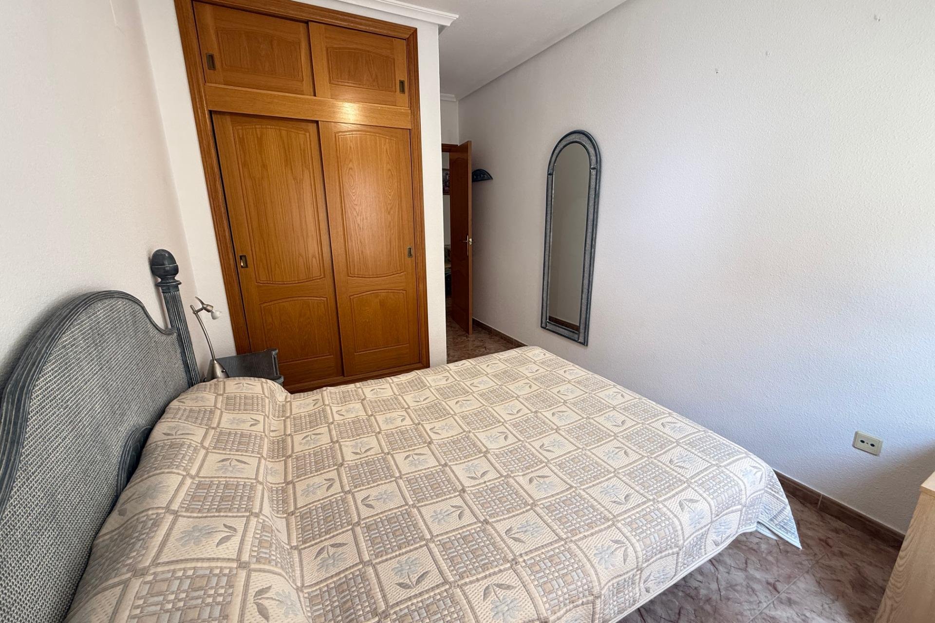 Resale - Apartament / Duplex - Torrevieja - Estacion de autobuses