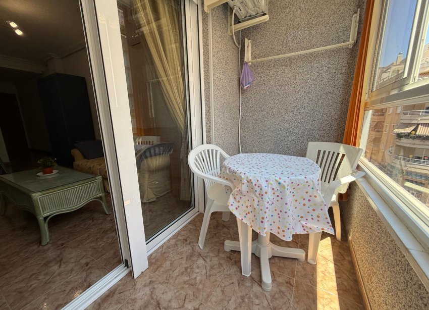 Resale - Apartament / Duplex - Torrevieja - Estacion de autobuses