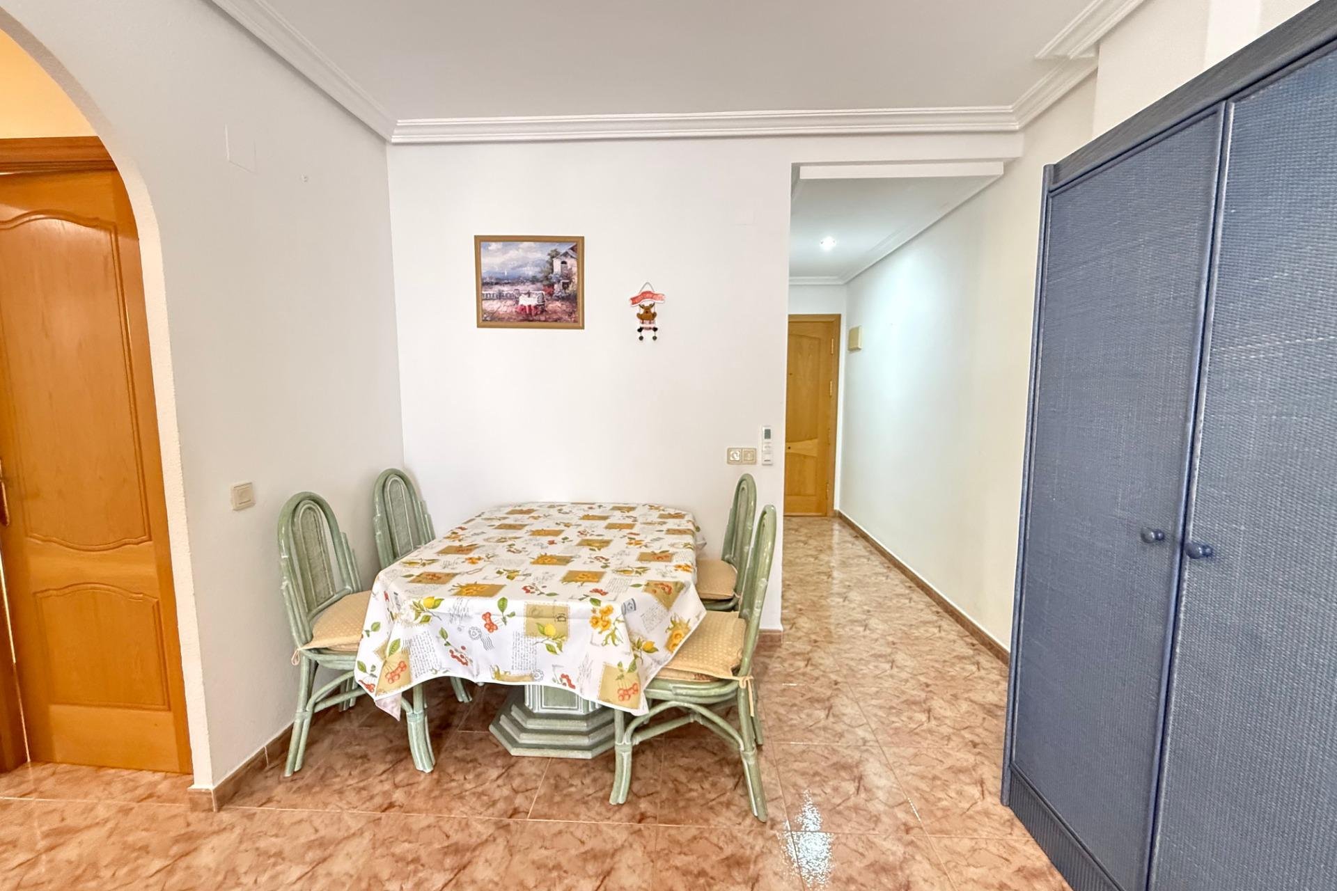 Resale - Apartament / Duplex - Torrevieja - Estacion de autobuses