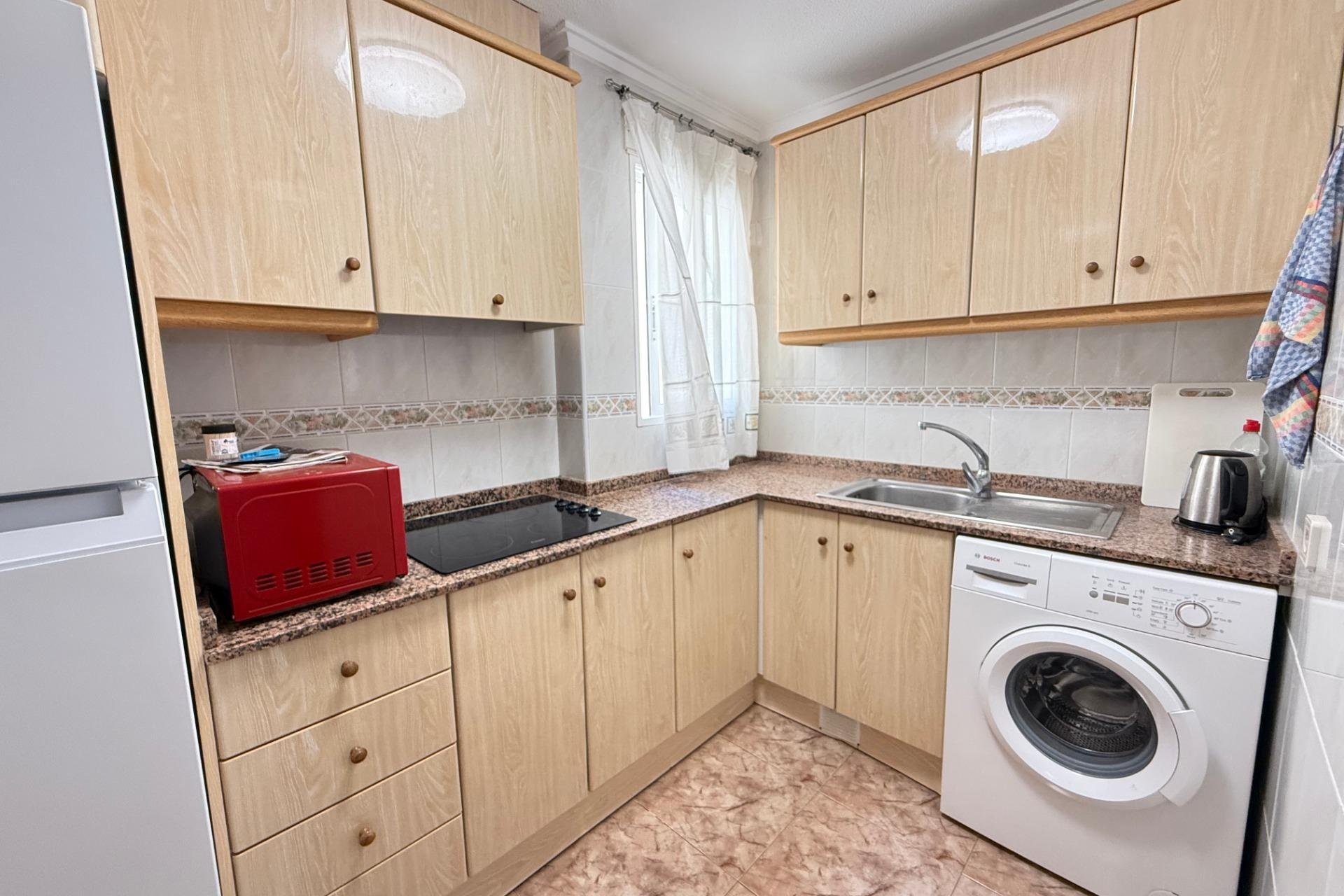 Resale - Apartament / Duplex - Torrevieja - Estacion de autobuses