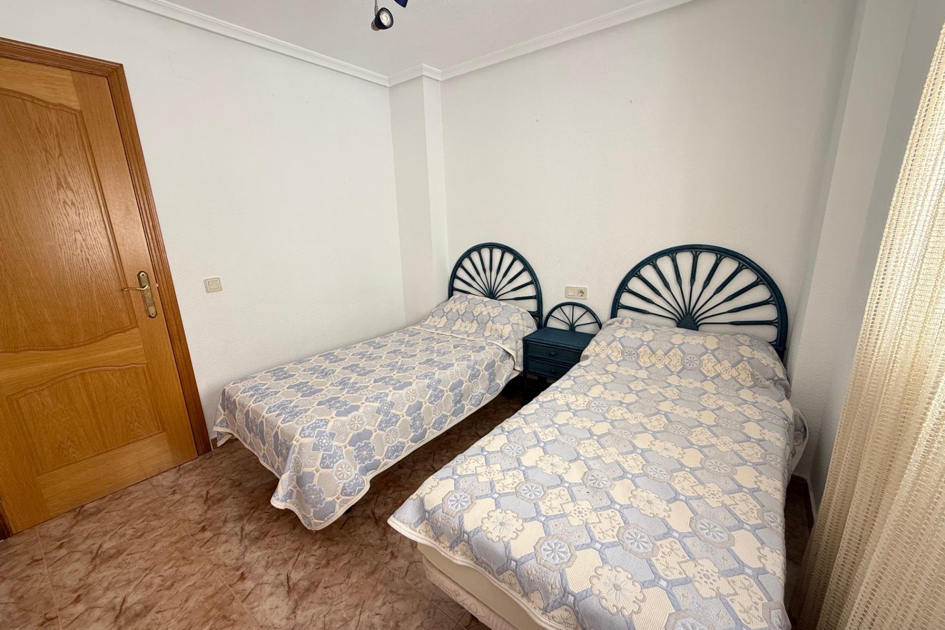 Resale - Apartament / Duplex - Torrevieja - Estacion de autobuses