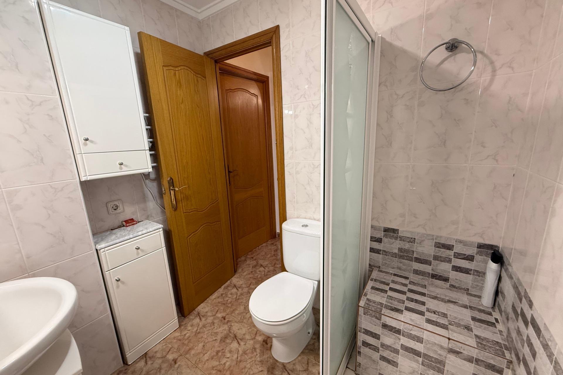 Resale - Apartament / Duplex - Torrevieja - Estacion de autobuses