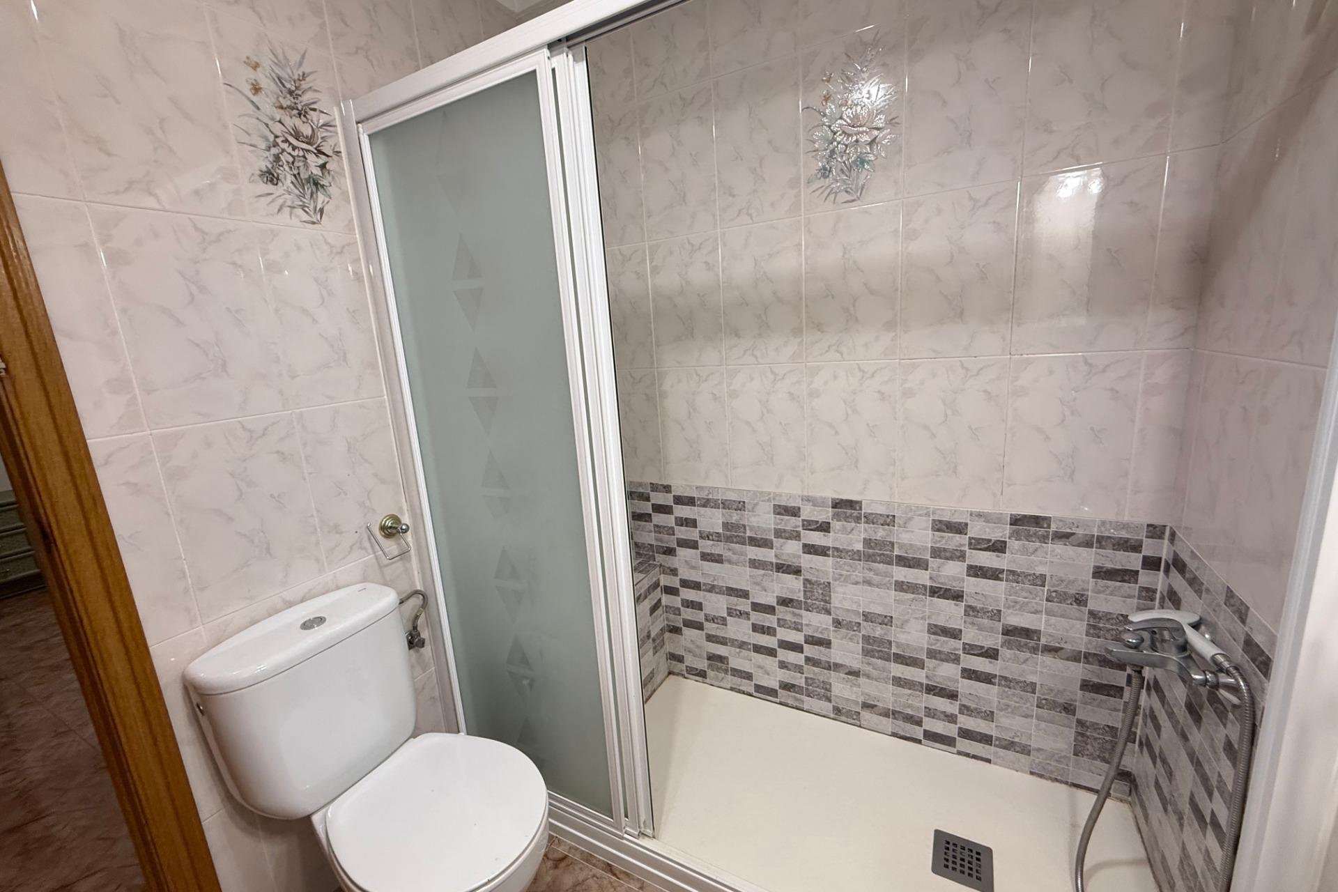 Resale - Apartament / Duplex - Torrevieja - Estacion de autobuses
