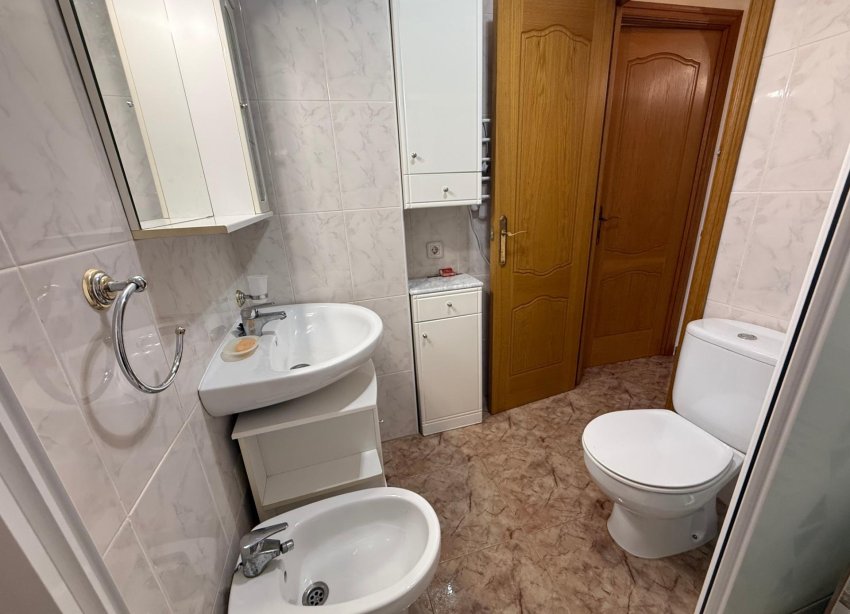 Resale - Apartament / Duplex - Torrevieja - Estacion de autobuses
