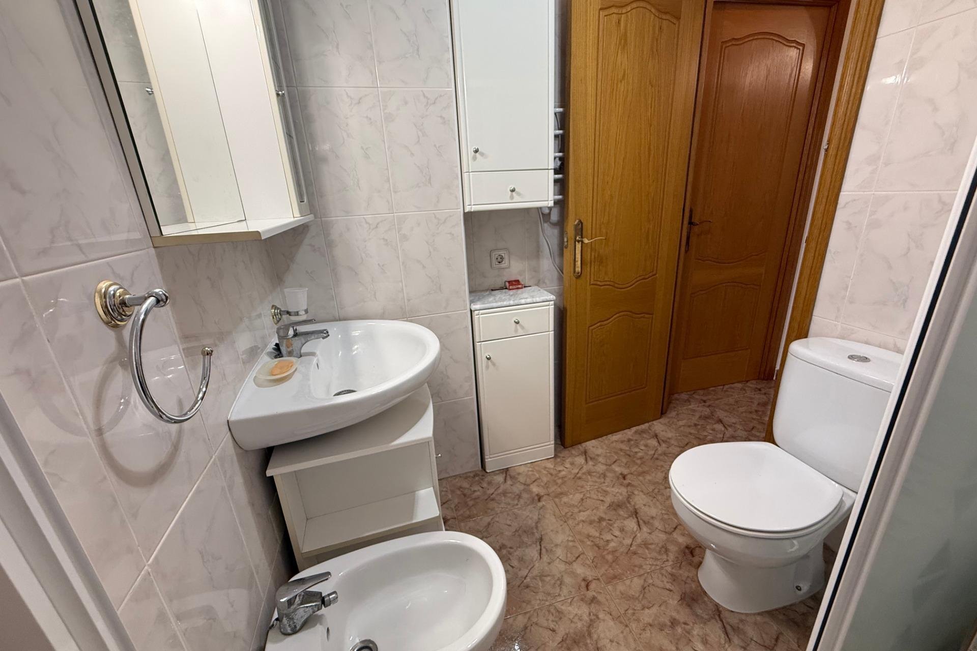 Resale - Apartament / Duplex - Torrevieja - Estacion de autobuses