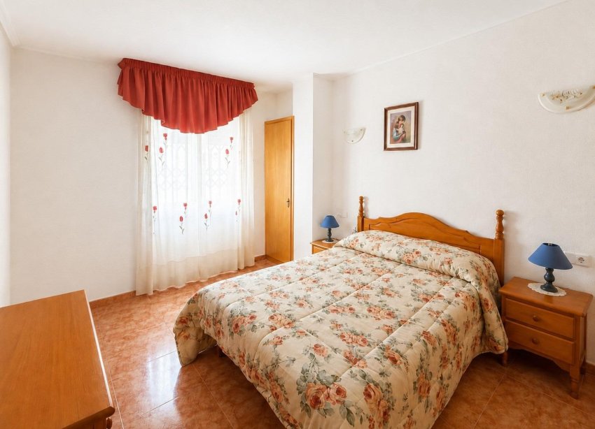 Resale - Apartament / Duplex - Torrevieja - Estacion de autobuses