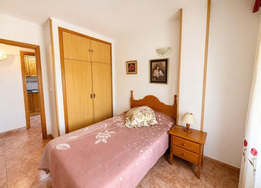 Resale - Apartament / Duplex - Torrevieja - Estacion de autobuses