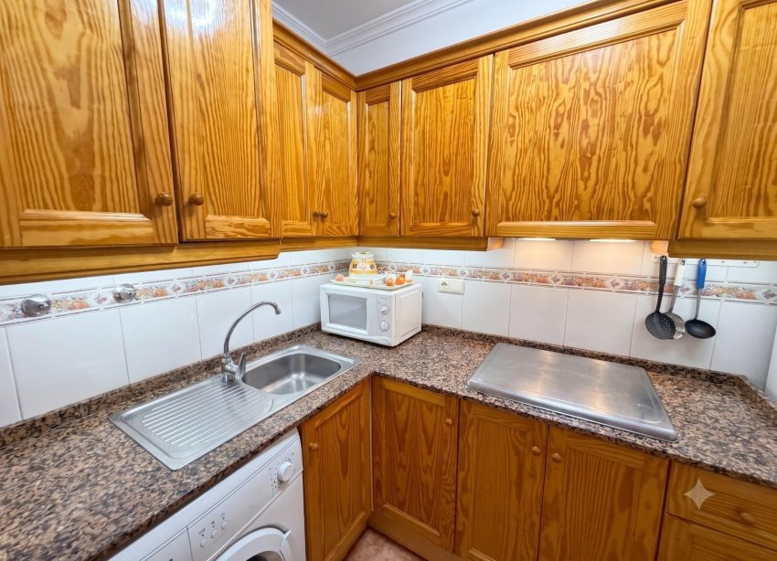 Resale - Apartament / Duplex - Torrevieja - Estacion de autobuses