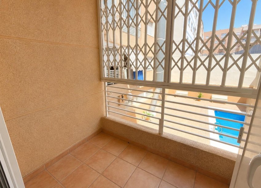 Resale - Apartament / Duplex - Torrevieja - Estacion de autobuses