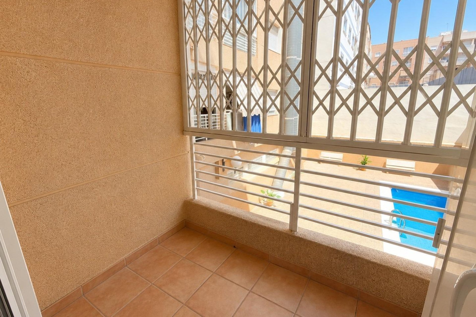 Resale - Apartament / Duplex - Torrevieja - Estacion de autobuses
