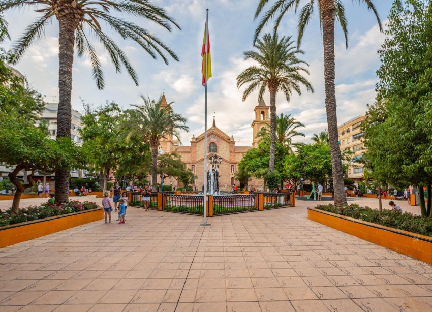 Resale - Apartament / Duplex - Torrevieja - Estacion de autobuses