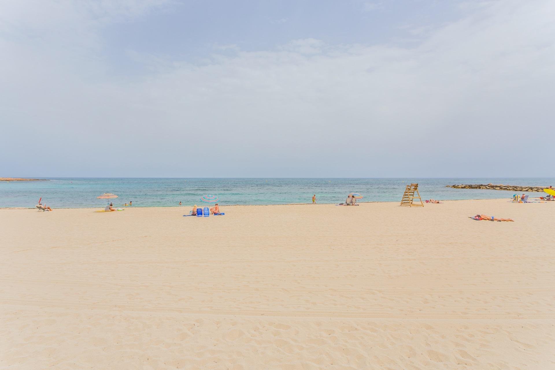Resale - Apartament / Duplex - Torrevieja - Estacion de autobuses