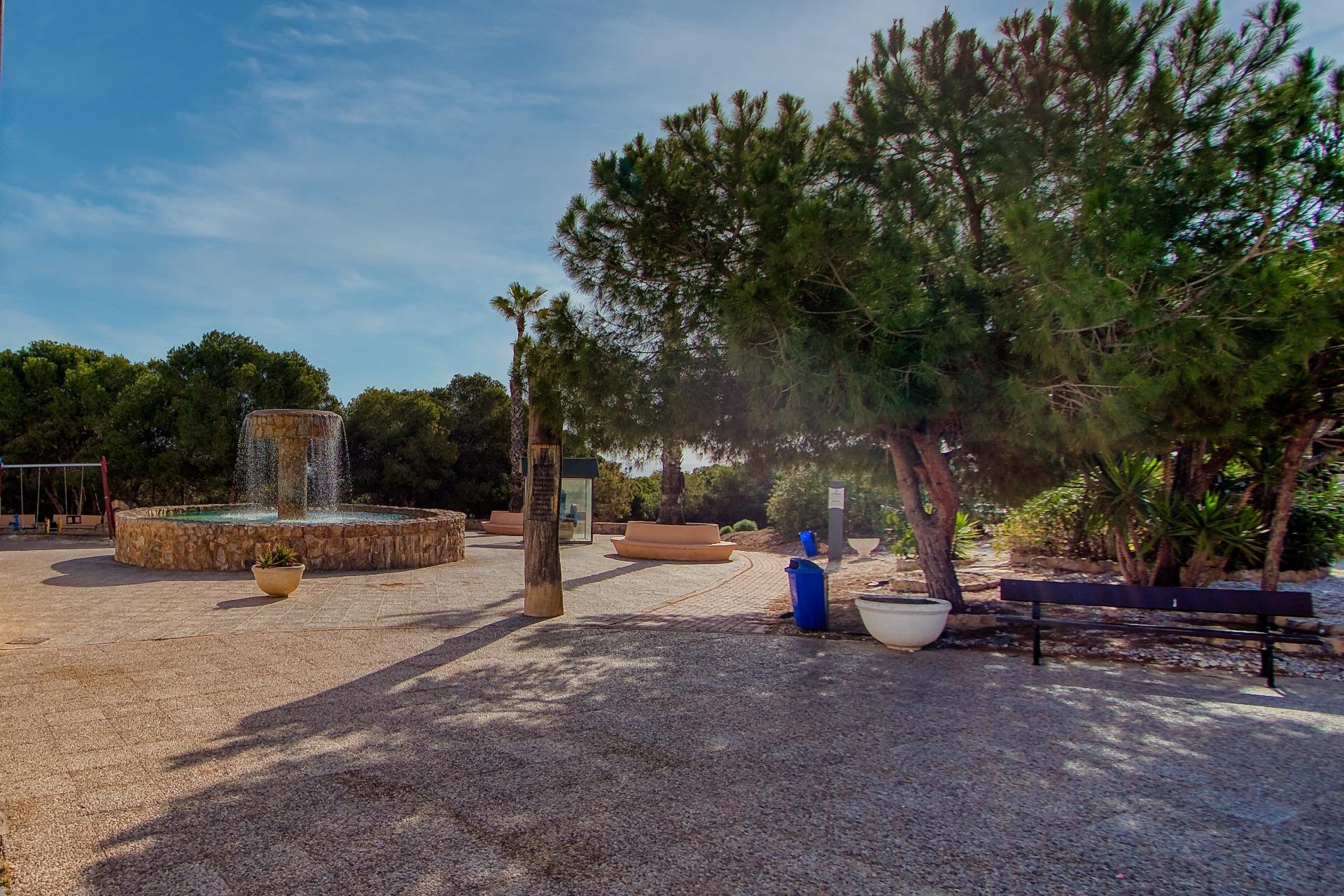 Resale - Apartament / Duplex - Torrevieja - Estacion de autobuses