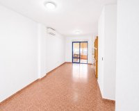 Resale - Apartament / Duplex - Torrevieja - Estacion de autobuses