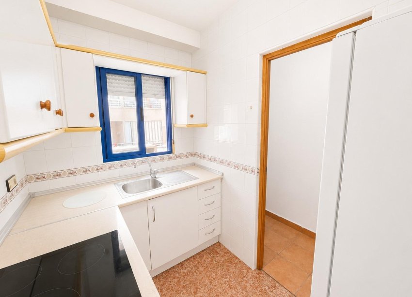 Resale - Apartament / Duplex - Torrevieja - Estacion de autobuses