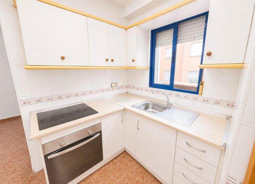 Resale - Apartament / Duplex - Torrevieja - Estacion de autobuses