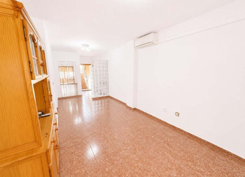 Resale - Apartament / Duplex - Torrevieja - Estacion de autobuses