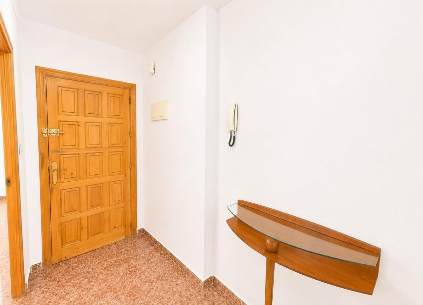 Resale - Apartament / Duplex - Torrevieja - Estacion de autobuses