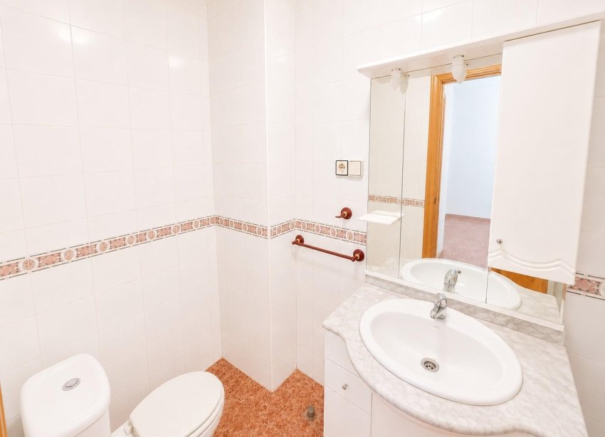 Resale - Apartament / Duplex - Torrevieja - Estacion de autobuses