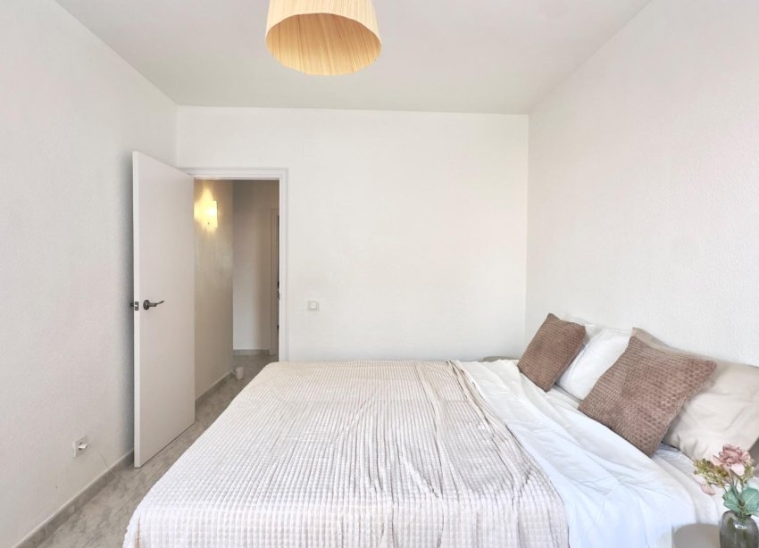 Resale - Apartament / Duplex - Torrevieja - Estacion de autobuses