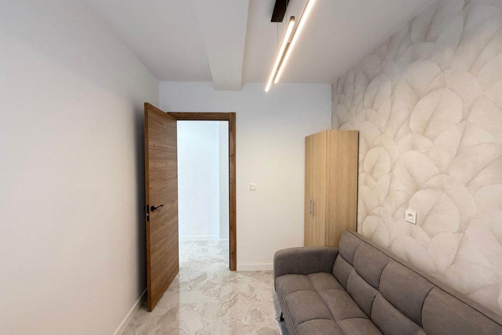 Resale - Apartament / Duplex - Torrevieja - Estacion de autobuses