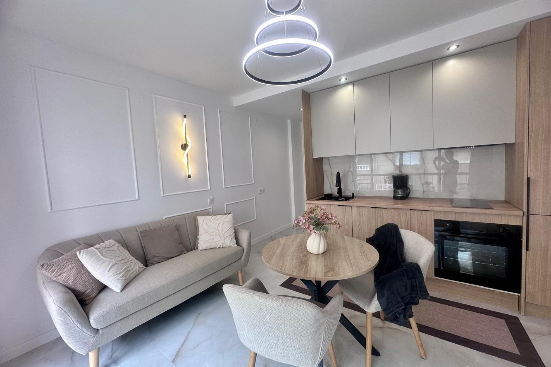 Resale - Apartament / Duplex - Torrevieja - Estacion de autobuses