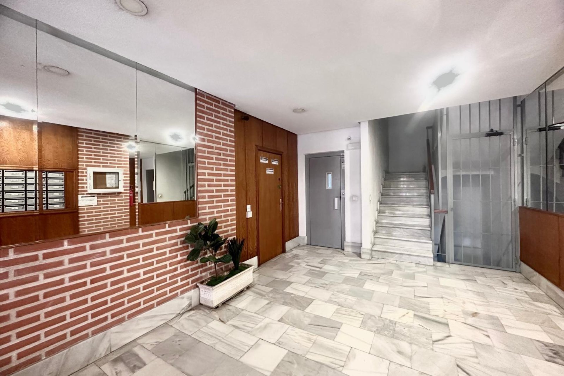 Resale - Apartament / Duplex - Torrevieja - Estacion de autobuses
