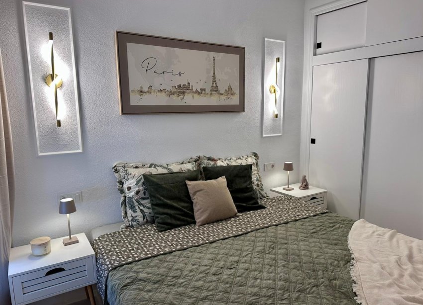 Resale - Apartament / Duplex - Torrevieja - Estacion de autobuses