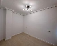 Resale - Apartament / Duplex - Torrevieja - Estacion de autobuses