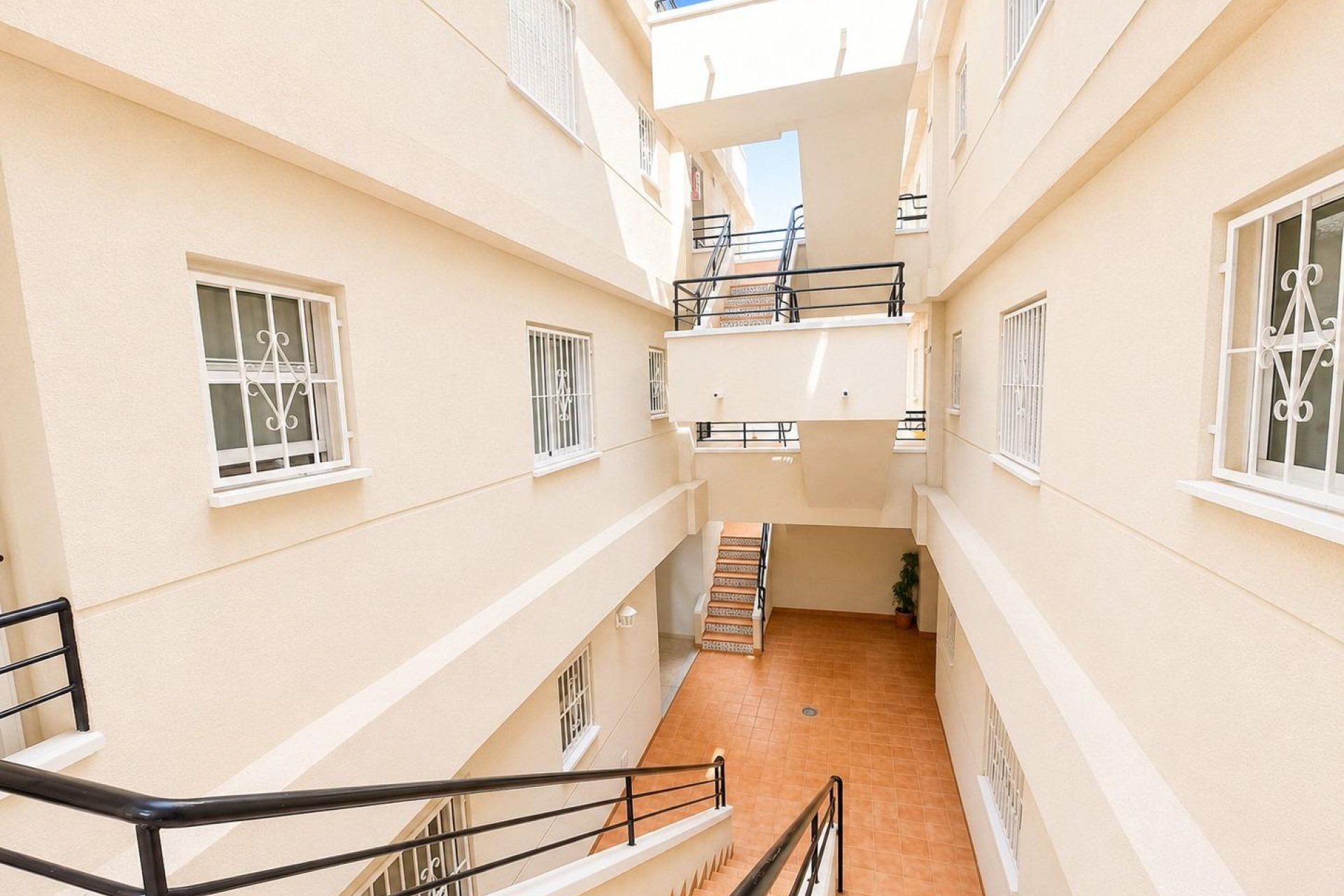 Resale - Apartament / Duplex - Torrevieja - Estacion de autobuses
