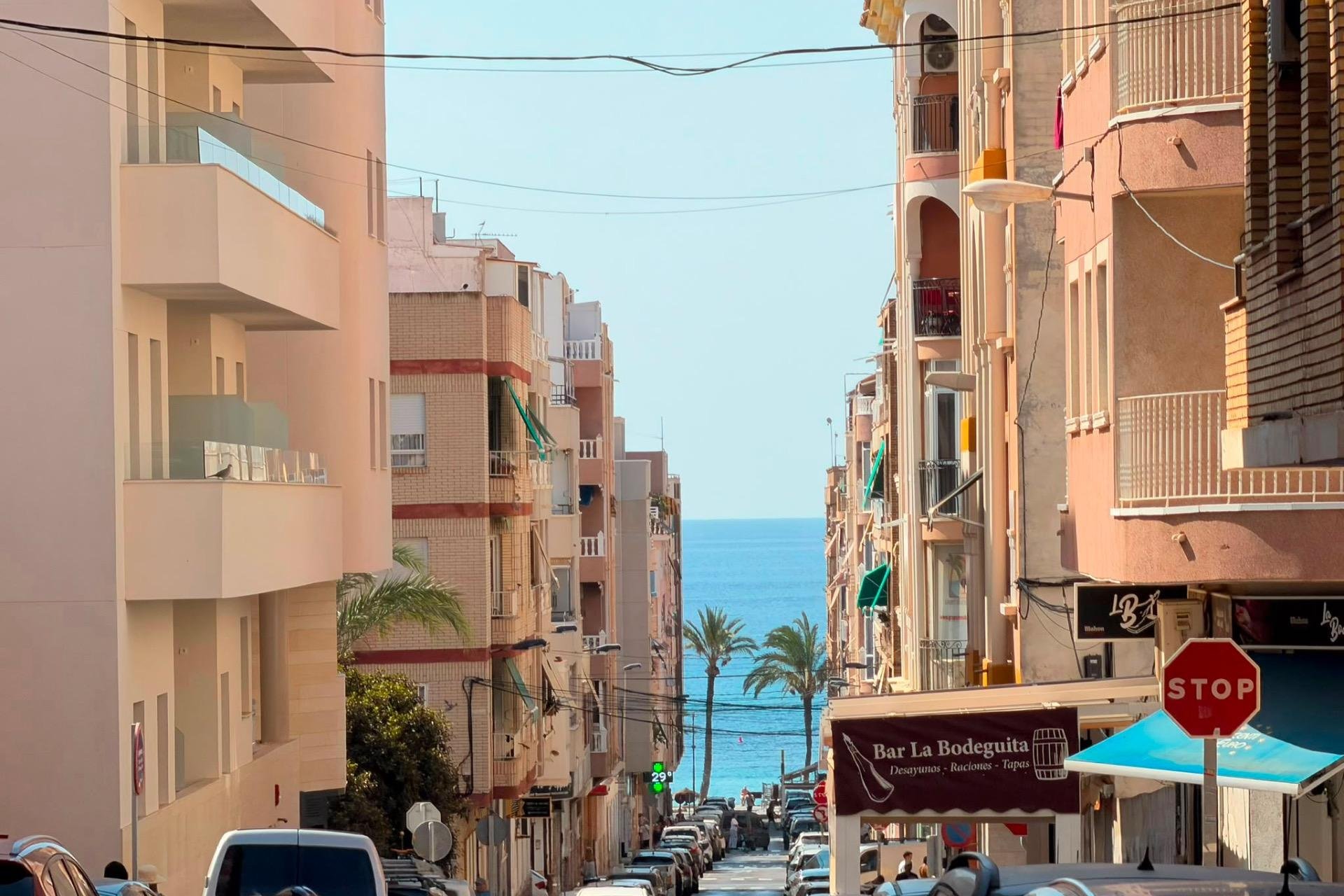 Resale - Apartament / Duplex - Torrevieja - Estacion de autobuses