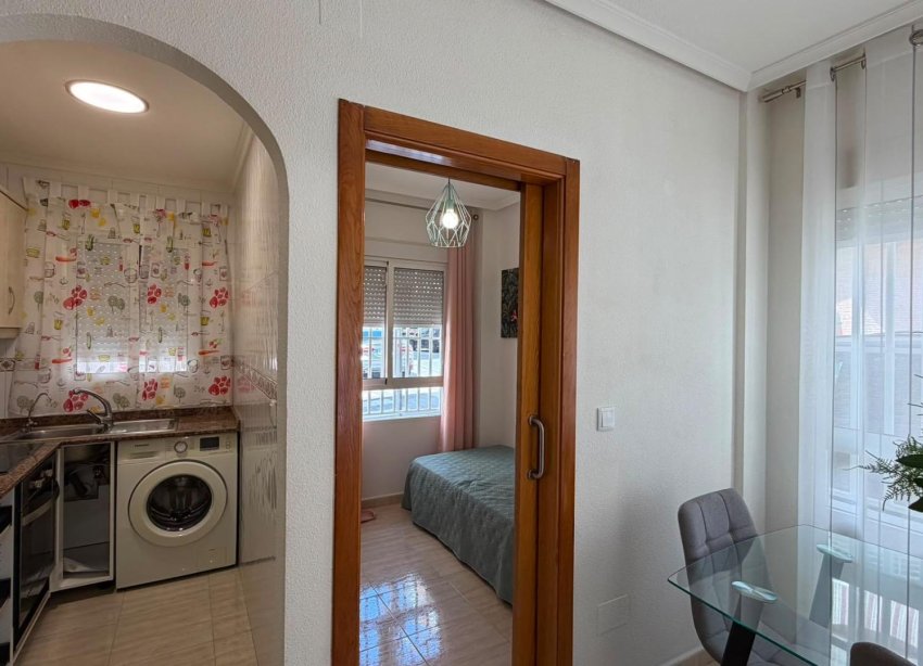 Resale - Apartament / Duplex - Torrevieja - Estacion de autobuses