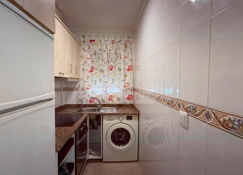Resale - Apartament / Duplex - Torrevieja - Estacion de autobuses