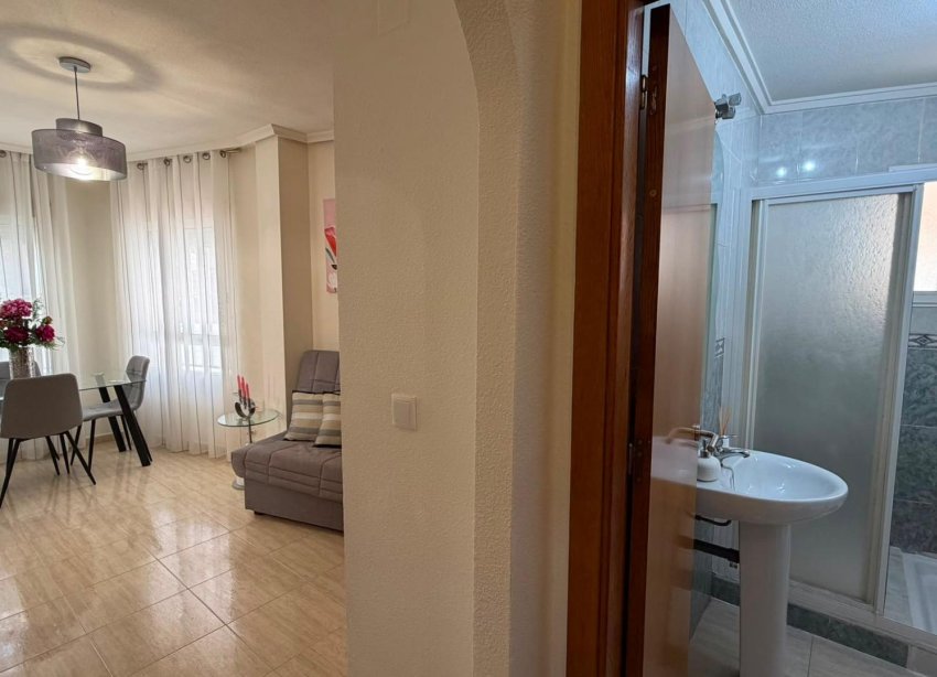 Resale - Apartament / Duplex - Torrevieja - Estacion de autobuses