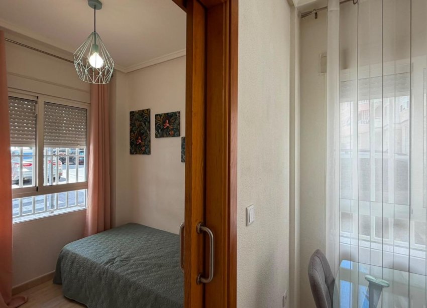 Resale - Apartament / Duplex - Torrevieja - Estacion de autobuses