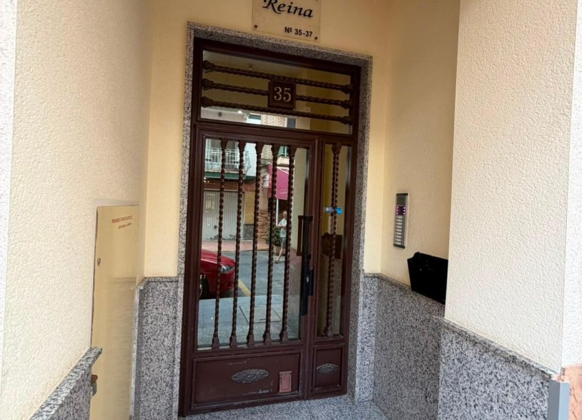 Resale - Apartament / Duplex - Torrevieja - Estacion de autobuses