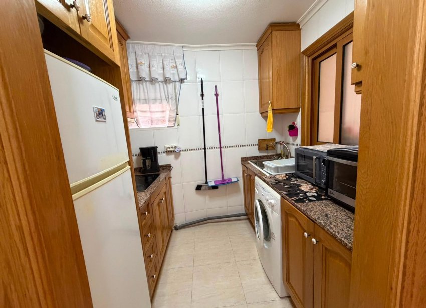 Resale - Apartament / Duplex - Torrevieja - Estacion de autobuses