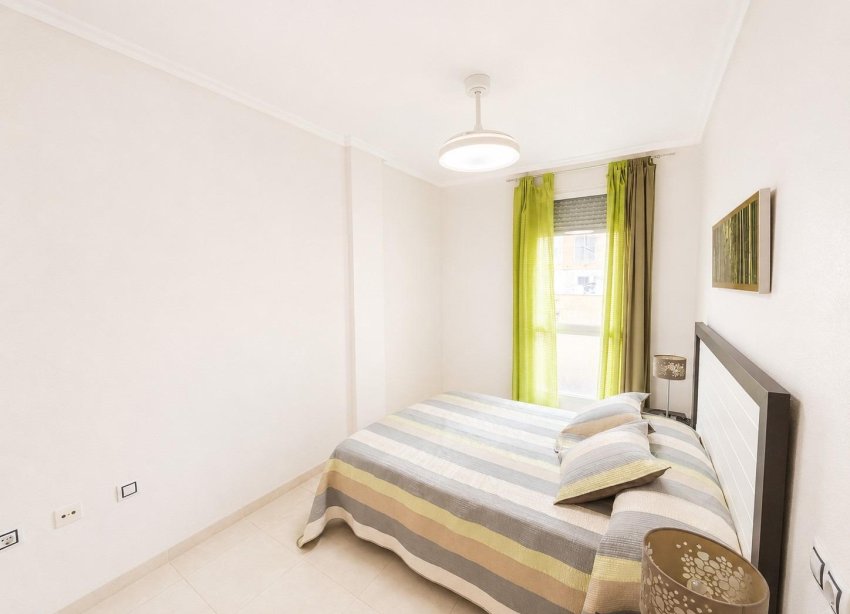 Resale - Apartament / Duplex - Torrevieja - Estacion de autobuses
