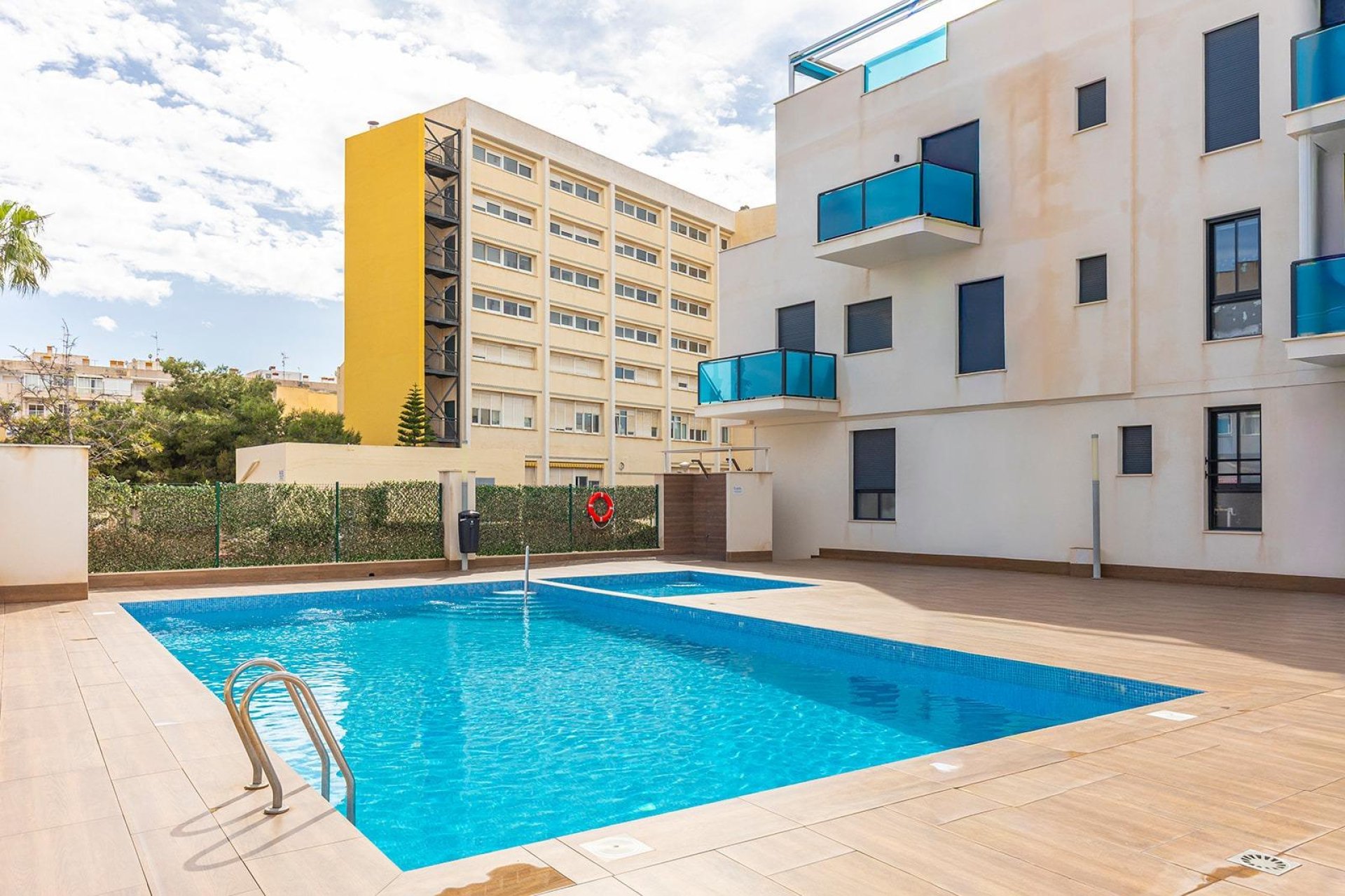Resale - Apartament / Duplex - Torrevieja - Estacion de autobuses