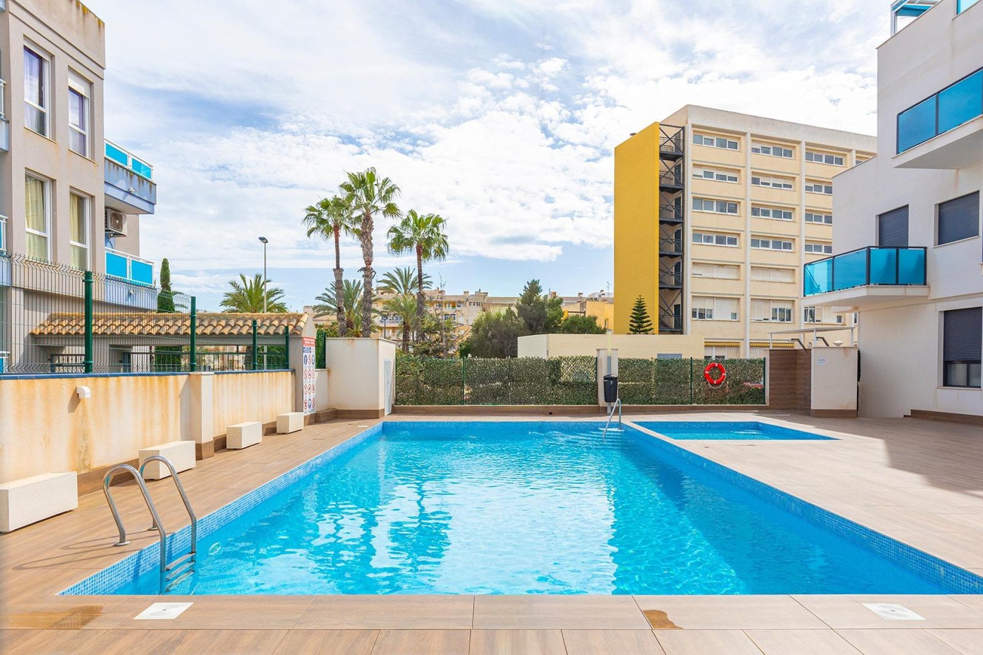 Resale - Apartament / Duplex - Torrevieja - Estacion de autobuses