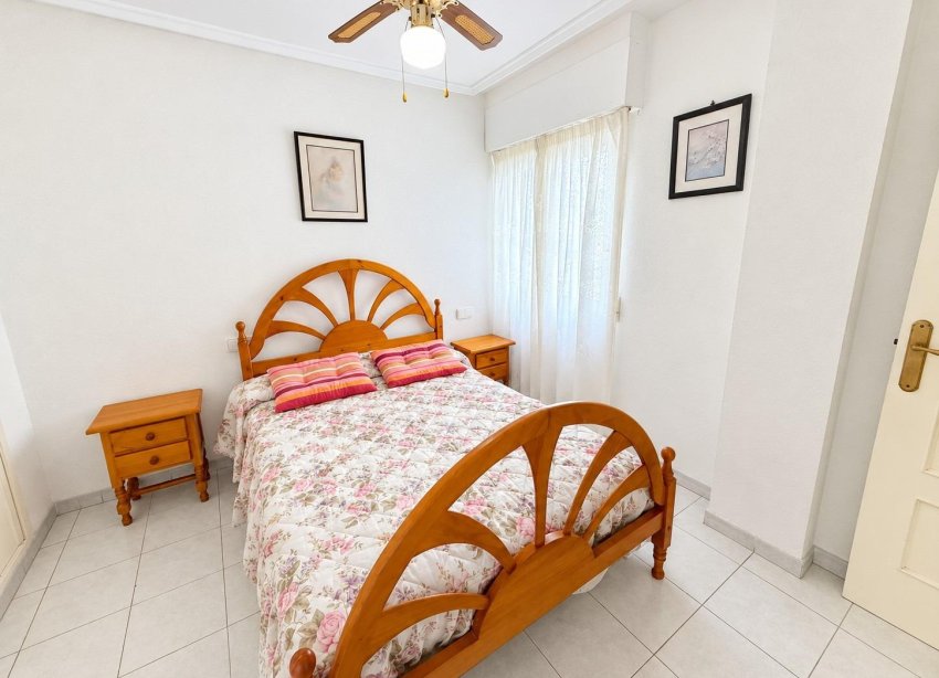 Resale - Apartament / Duplex - Torrevieja - Estacion de autobuses