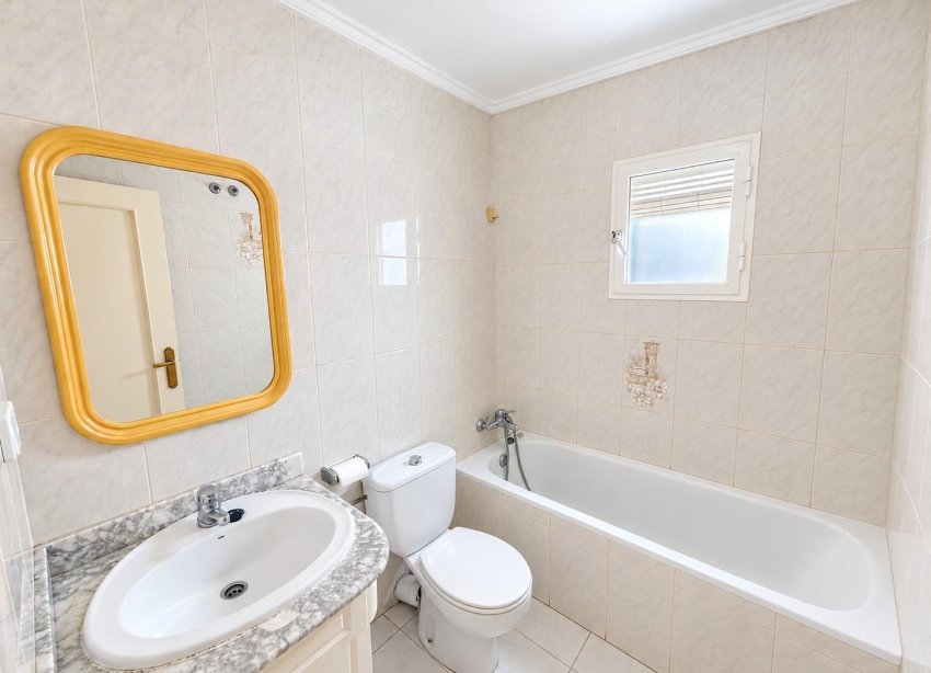 Resale - Apartament / Duplex - Torrevieja - Estacion de autobuses