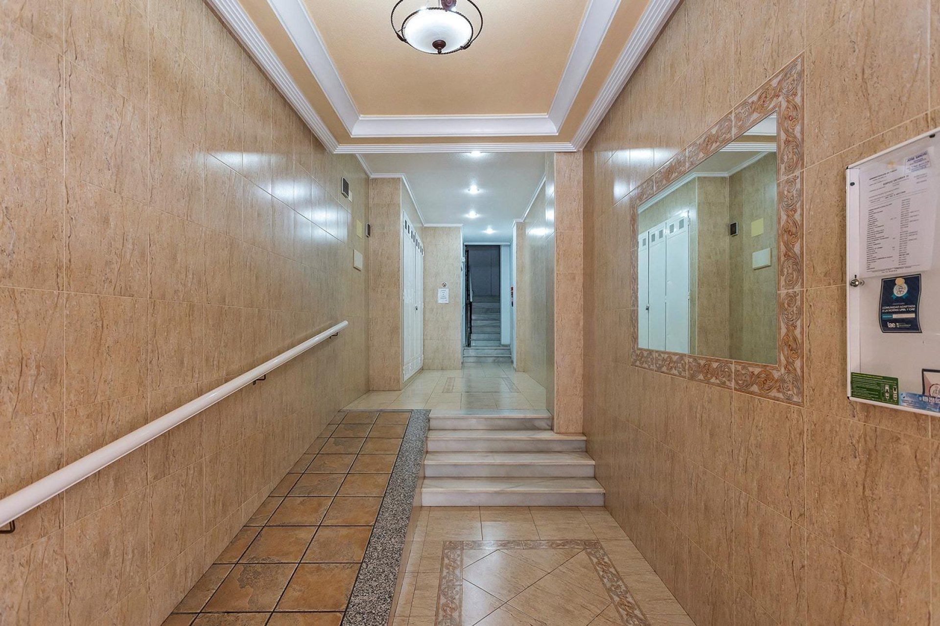 Resale - Apartament / Duplex - Torrevieja - Estacion de autobuses