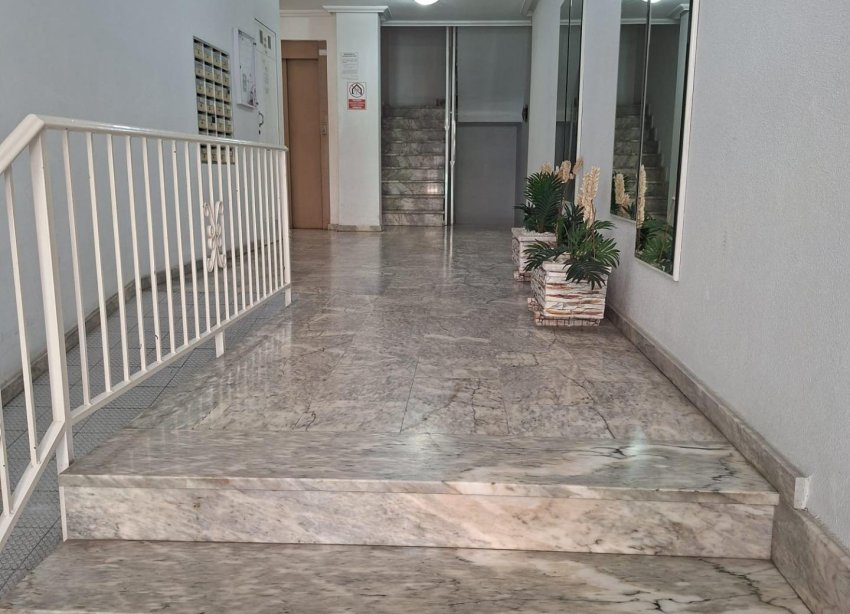 Resale - Apartament / Duplex - Torrevieja - Habaneras