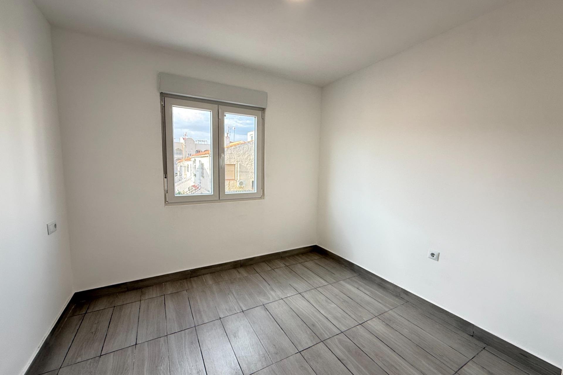 Resale - Apartament / Duplex - Torrevieja - Habaneras