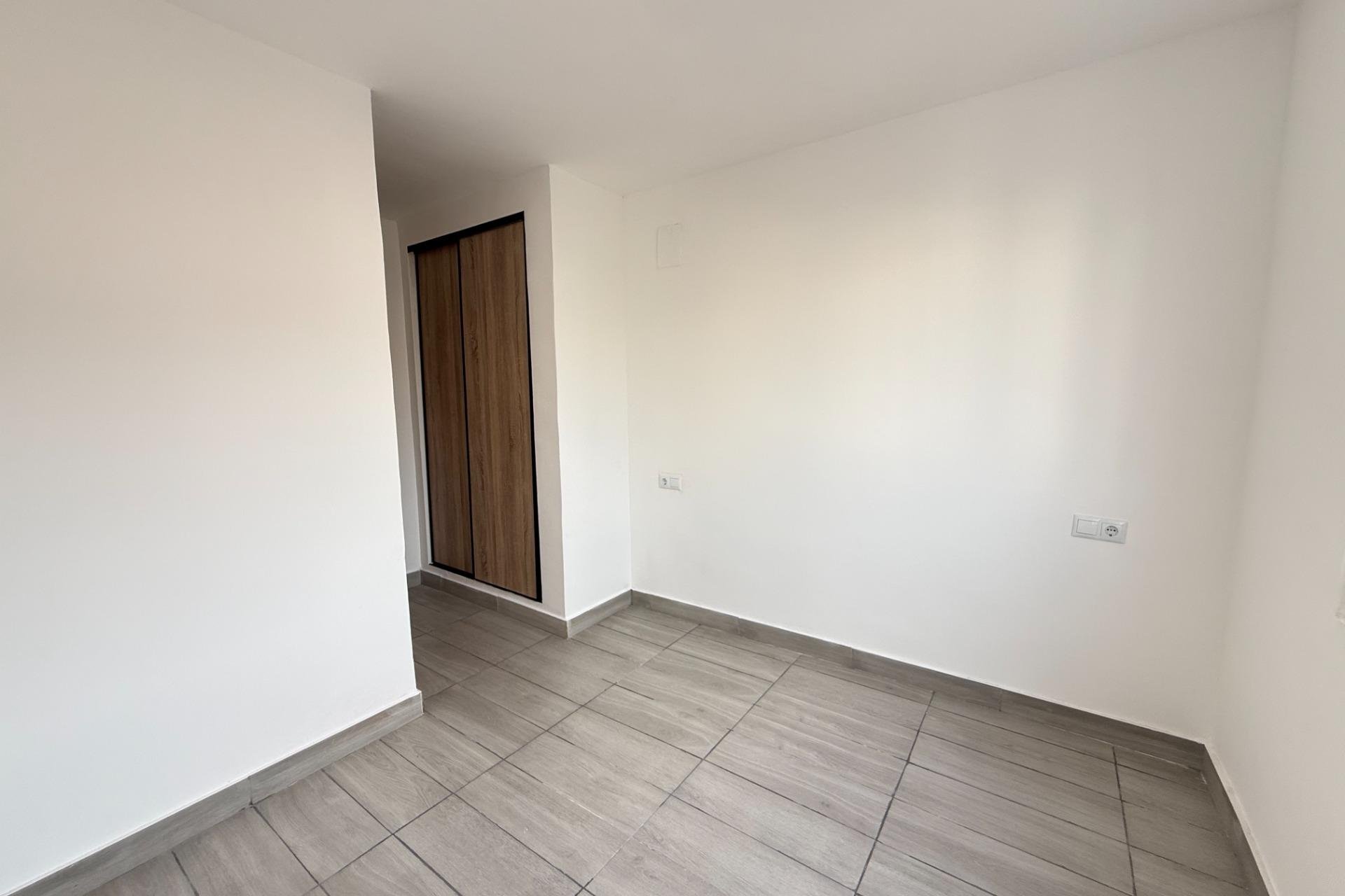 Resale - Apartament / Duplex - Torrevieja - Habaneras